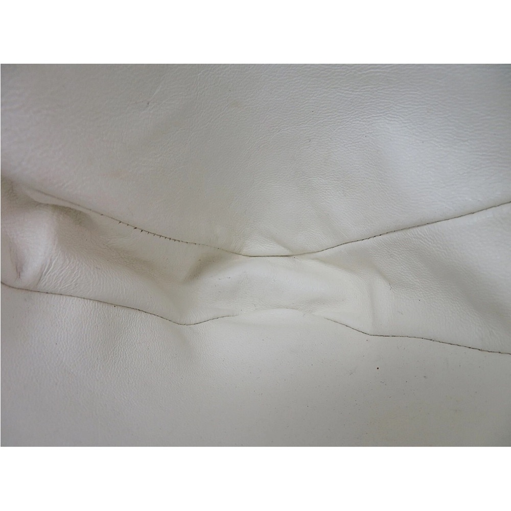 Elegant White Quilted Shoulder Bag - Picture 9 of 16